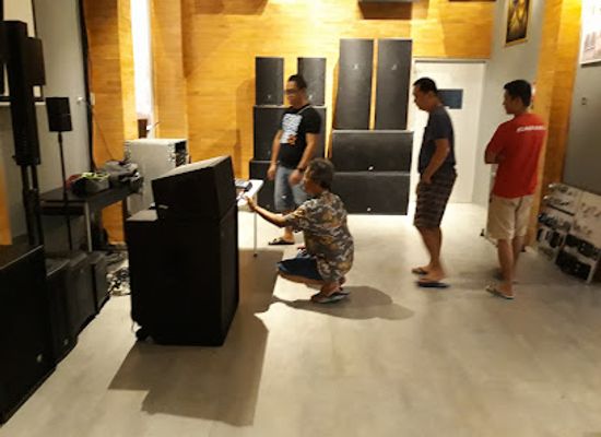 indonesia/manado/bar/millennium-executive-nite-club