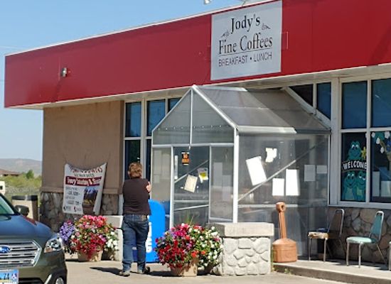 wyoming/uinta-county/bar/jody-s-diner