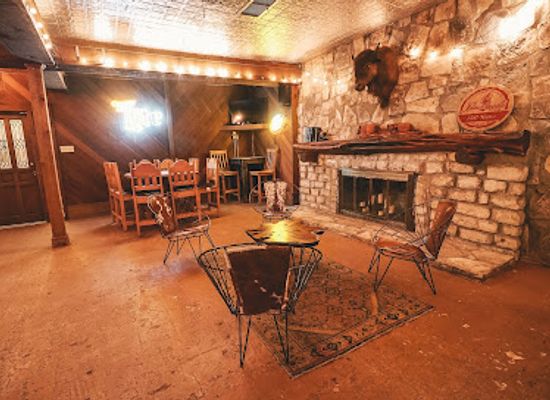 texas/hill-country/bar/dark-skies-tavern