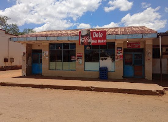 zimbabwe/hwange/bar/lions-den-bar