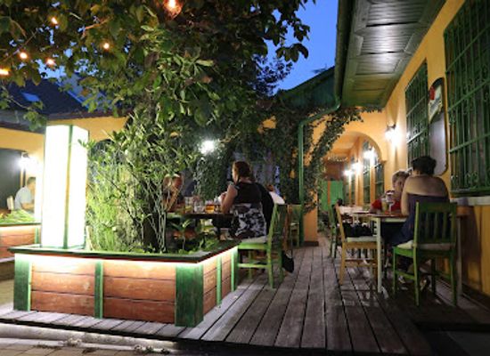 hungary/vac/bar/lampas-sorozo-es-grillterasz