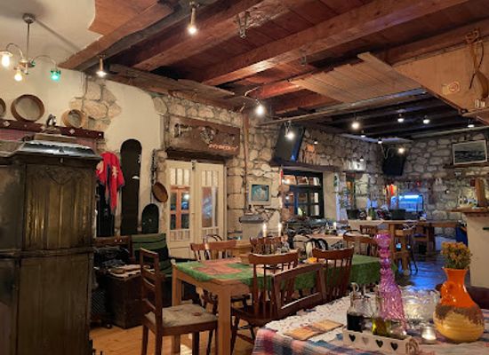 montenegro/durmitor-national-park/bar/kafe-restoran-dvoriste