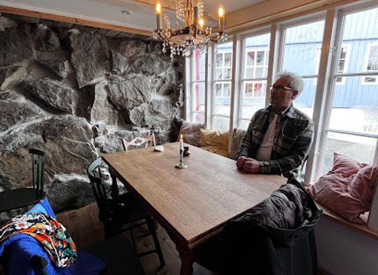 faroe-islands/vagar/bar/astaklokkan