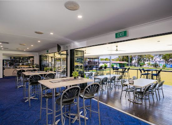 australia/fraser-coast/bar/rainbow-beach-sports-recreation-and-memorial-club