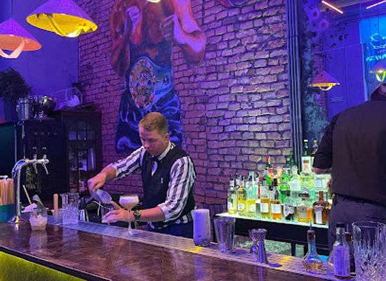 ukraine/tysovets/bar/eight-bar