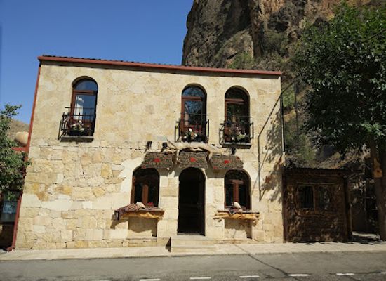 armenia/noravank-monastery/bar/arpaparnas-wine-rest-valley