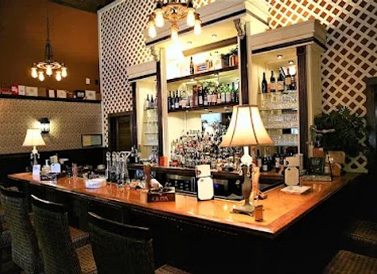 michigan/petoskey/bar/ernesto-s-cigar-lounge-and-bar