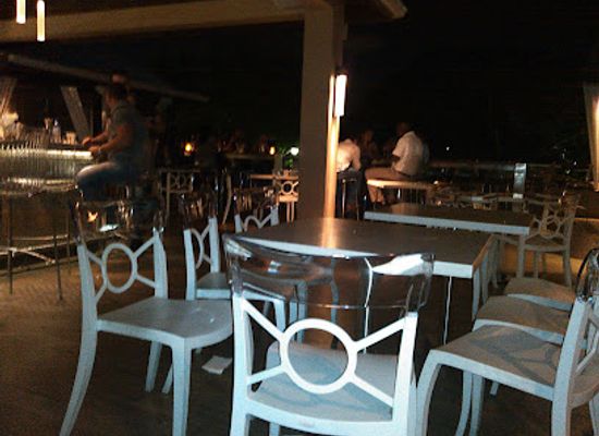 jamaica/martha-brae-river-valley/bar/cru-bar-and-kitchen