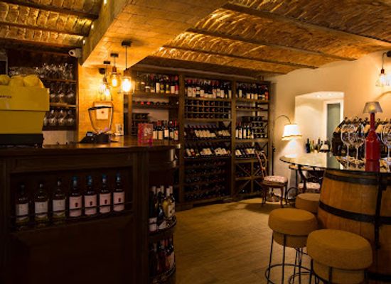 romania/transylvania/bar/wine-not