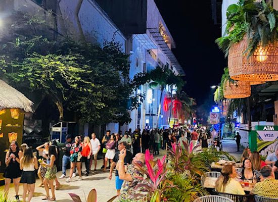 mexico/playa-del-carmen/coco-beach/bar/coco-bongo