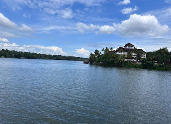 india/kerala/bar/backwaters-munro-island-toddy