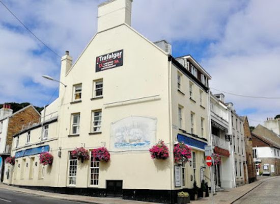 jersey/saint-clement/bar/the-trafalgar-inn-live-music-and-sports-pub-in-st-aubin-jersey