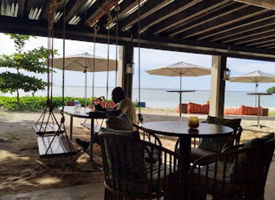micronesia/kapingamarangi-atoll/bar/tabu-tiki-bar