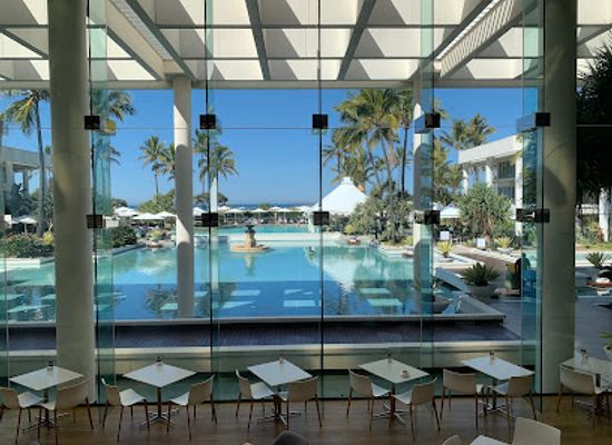 australia/gold-coast/main-beach/bar/oasis-pool-bar