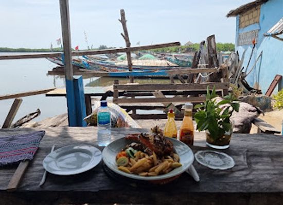 the-gambia/kiang-east/bar/doudou-s-riverside-bar-restaurant