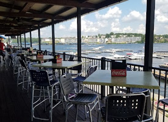 missouri/lake-of-the-ozarks/bar/dog-days-bar-and-grill