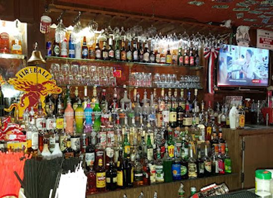 california/oxnard/bar/camelot-room