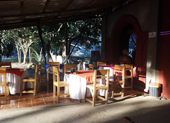 myanmar-burma/mrauk-u/bar/moe-cherry-restaurant