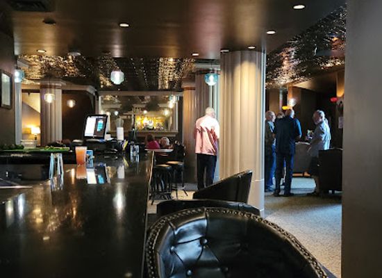 louisiana/kisatchie-national-forest/bar/the-mirror-room
