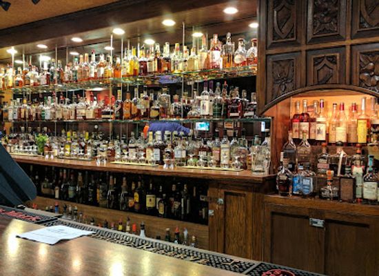 kentucky/louisville/downtown/bar/jockey-silks-bourbon-bar