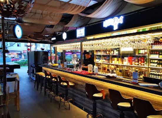 singapore/sembawang/bar/famous-hangout