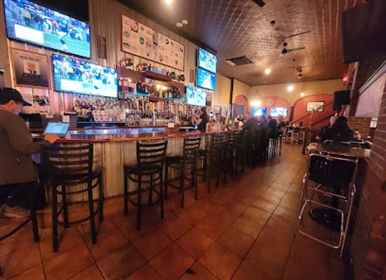 wisconsin/eau-claire/bar/the-district-pub-grill