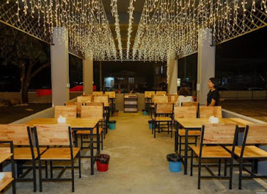 myanmar-burma/hpa-an/bar/xox-bar-bbq-restaurnt