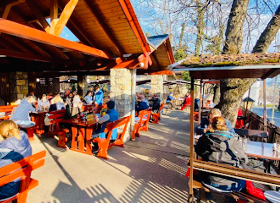 hungary/balaton-uplands/bar/muskatli-borozo-hatlepcsos