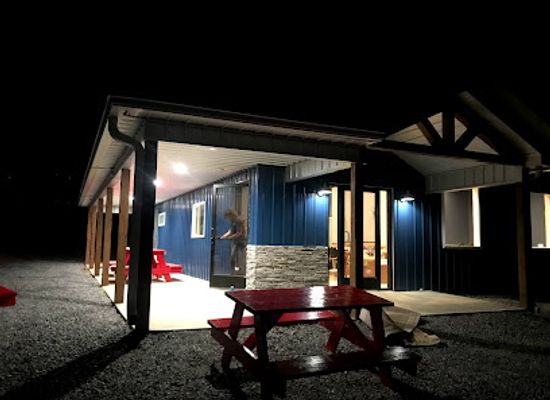 kentucky/land-between-the-lakes-national-recreation-area/bar/sizzlin-sisters-lakeside-grill