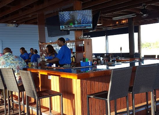 the-bahamas/freeport/bar/hot-shot-bar