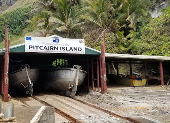 pitcairn-islands/highest-point/bar/pitcairn-mangareva-boat-service