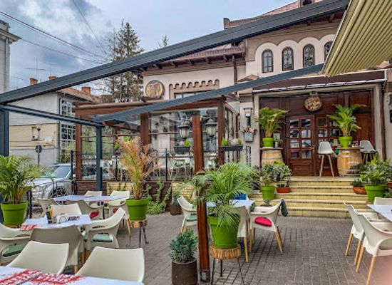 romania/pitesti/bar/garden-pub
