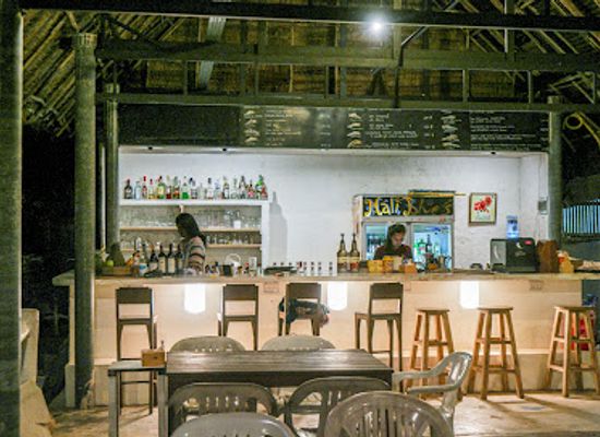 thailand/chumphon/bar/maliblues-bed-dinner