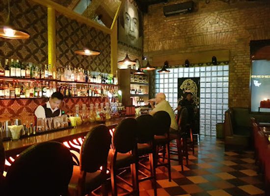myanmar-burma/golden-triangle/bar/blind-tiger