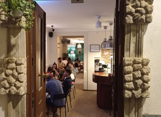 portugal/coimbra/alta-de-coimbra/bar/piano-negro