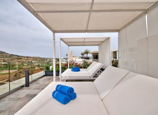 malta/ghajn-tuffieha-bay/bar/sky-lounge-pool