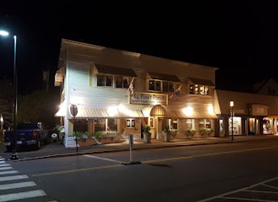 maine/baxter-state-park/bar/the-front-porch-piano-bar-restaurant