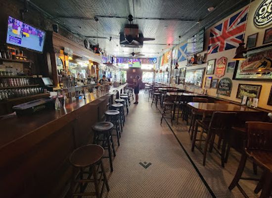 kansas/lawrence/bar/red-lyon-tavern