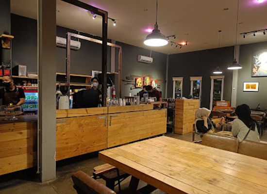 indonesia/west-kalimantan/bar/monkee-cafe-bar-resto