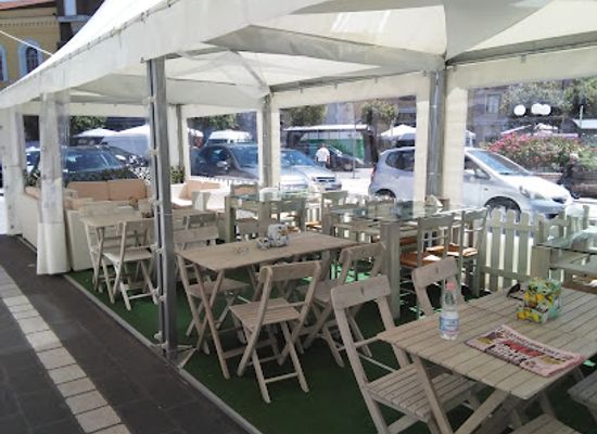 italy/molise/bar/shabby