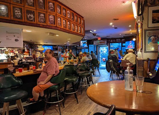 montana/missoula/bar/charlie-b-s
