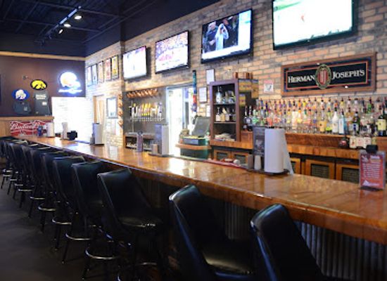 iowa/urbandale/bar/the-chicken-coop-sports-bar-and-grill