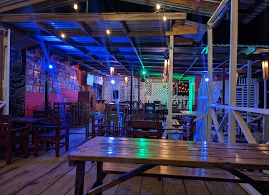honduras/tela/bar/7-seas-beach-bar-restaurant