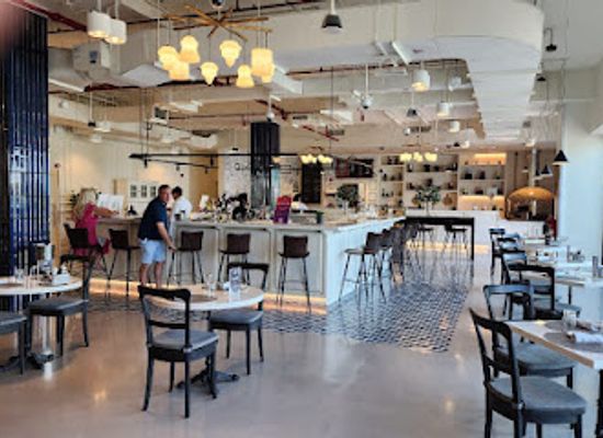 united-arab-emirates/yas-island/bar/roots-bar-kitchen