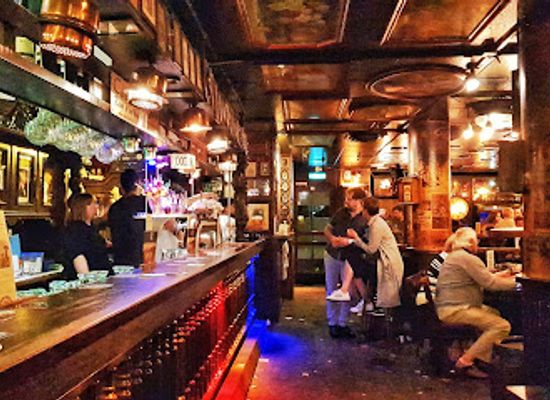 germany/cologne/altstadt-nord/bar/papa-joe-s-biersalon