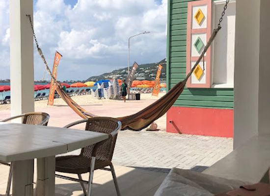 sint-maarten/philipsburg/bar/cornie-s-bar-and-grill