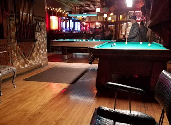 illinois/northern-illinois/bar/ten-cat-tavern
