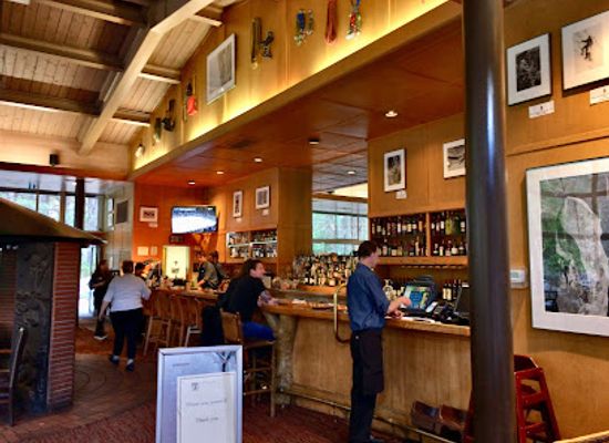 california/yosemite-national-park/bar/the-mountain-room-lounge