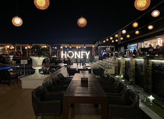 sri-lanka/up-country/bar/honey-beach-club