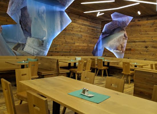 austria/eisriesenwelt/bar/yggdrasil
